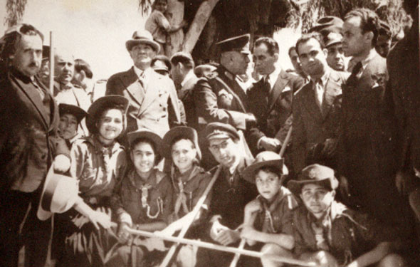 Cumhurbaşkanı Atatürk, Mersin'de izcilerle (20 Mayıs 1938)